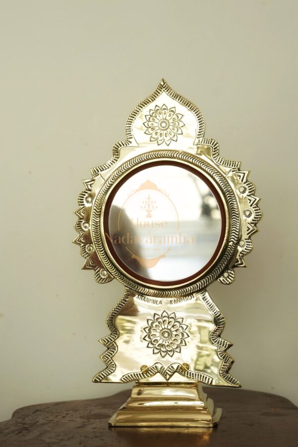 4-inch Mirror Diameter Aranmula Royal Pillar Kannadi