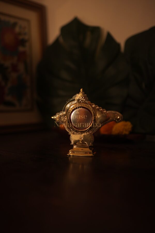 Shanku Peedam Aranmula Kannadi 2.5 inch Mirror