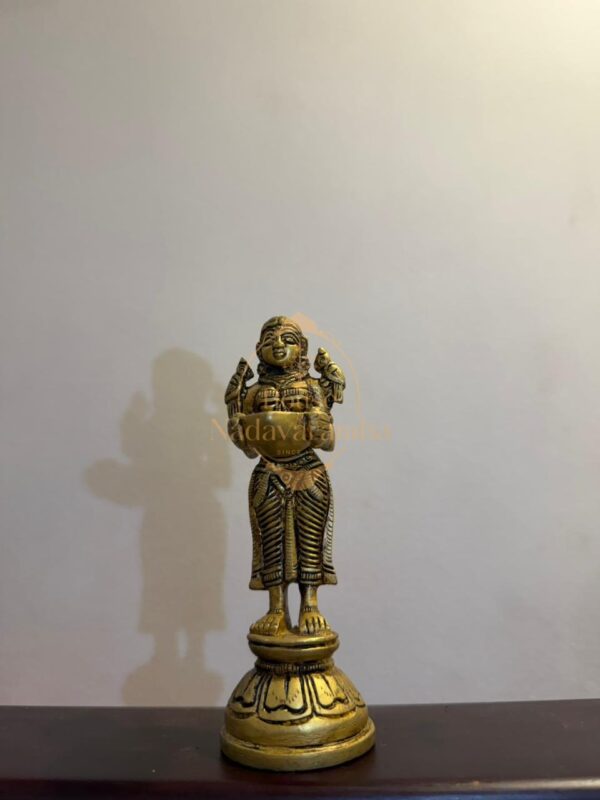Mini Deepa Lady Vilakku – Traditional Brass Lady Lamp